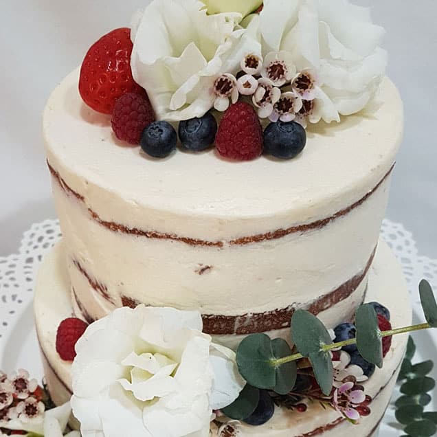Naked Cake con frutos rojos y almíbar de cava